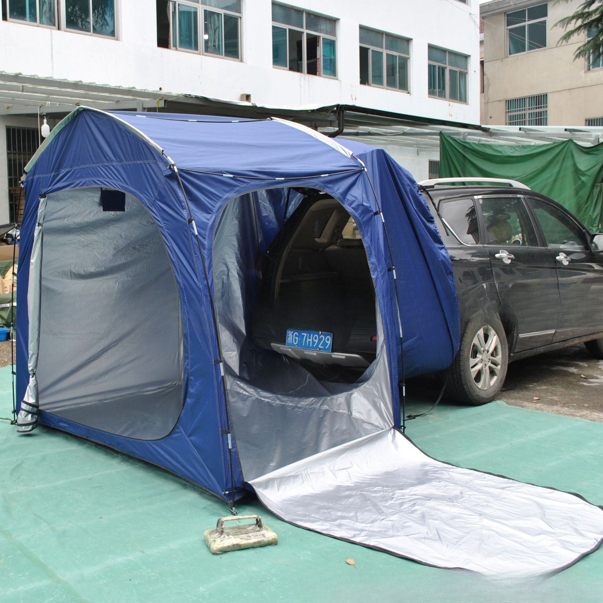 Easy to store full-model rear  - Emergency Mylar Tent recensie en prijs